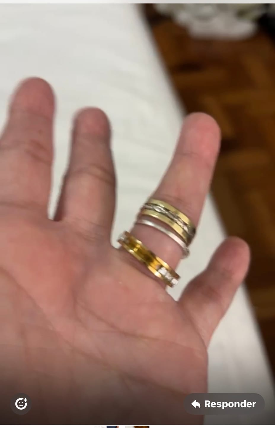 Customer photo review of Anel Brilhante Banhado em Ouro 18K