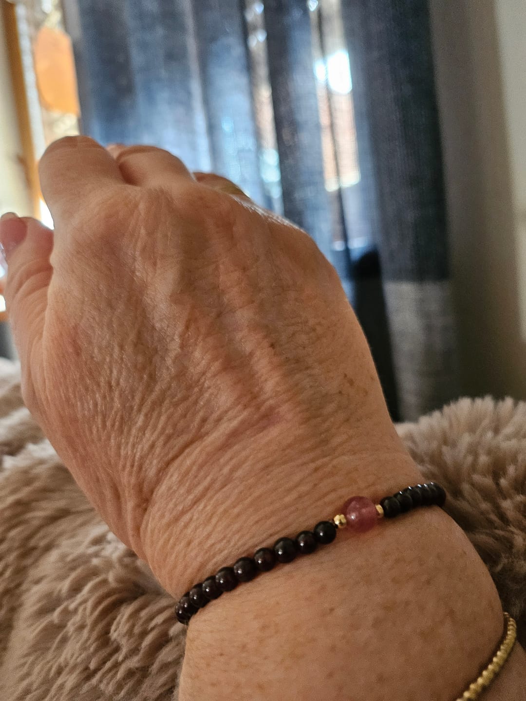 Customer photo review of Rubin Armband - Perlen geschliffen