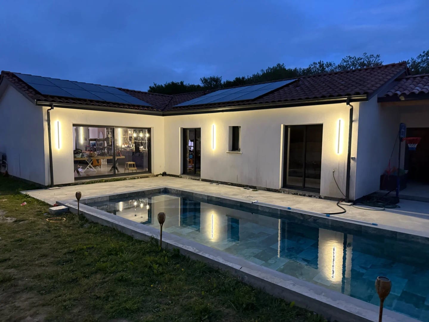 Customer photo review of United Linear LED Outdoor Wall Light, 60–240cm, Dimmable RGB & Warm White