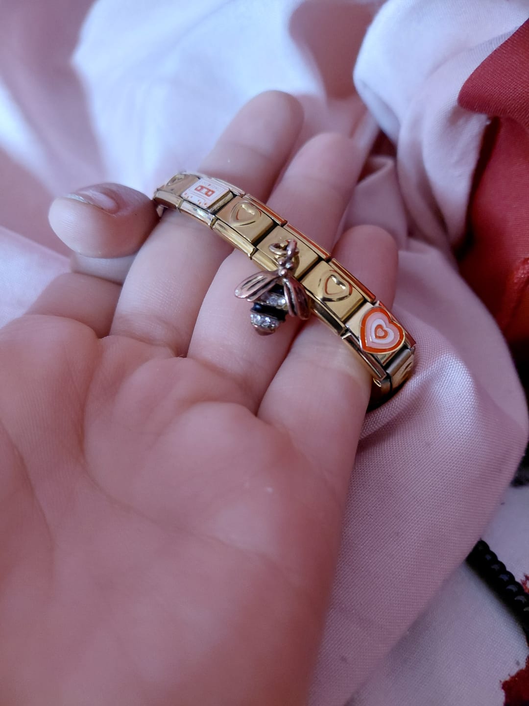 Customer photo review of Charm Colgante abeja dorada