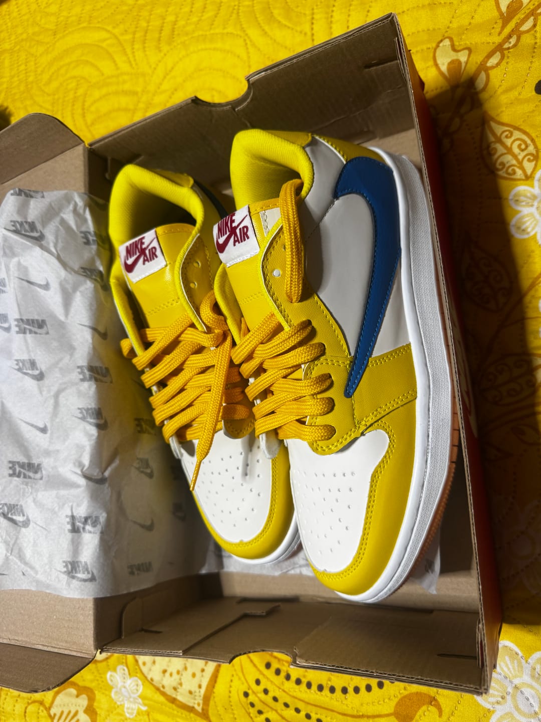 Customer photo review of Tenis Travis Low Canary