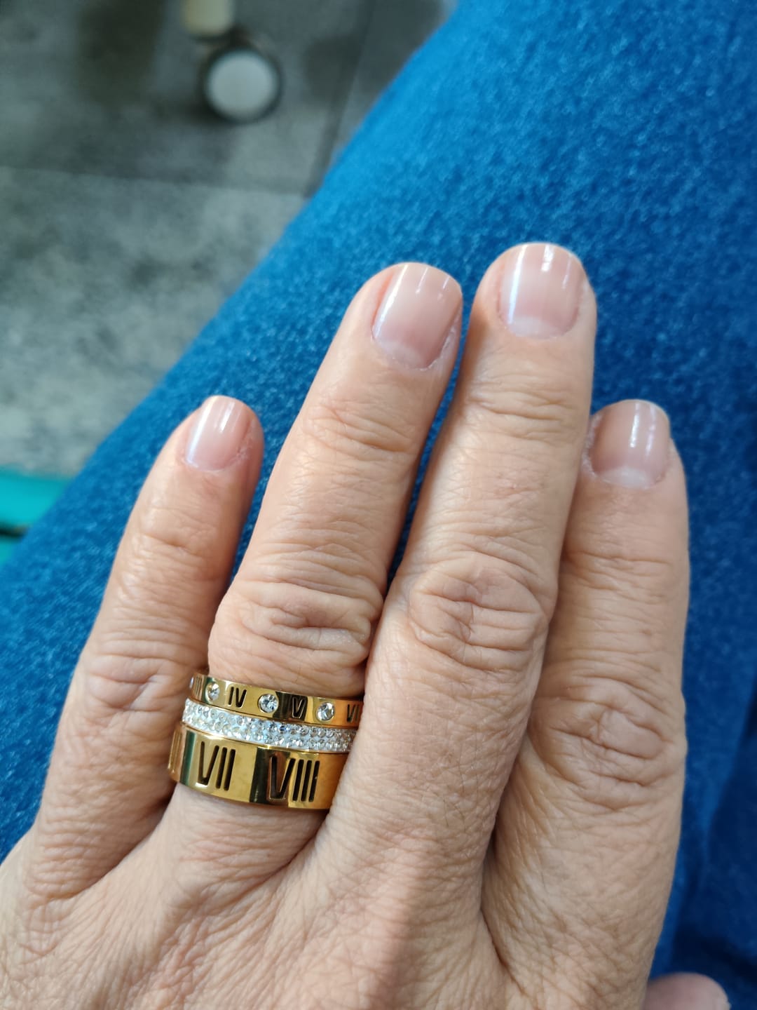 Customer photo review of Anel Aro Triplo Algarismo Romano Banhado em Ouro 18K
