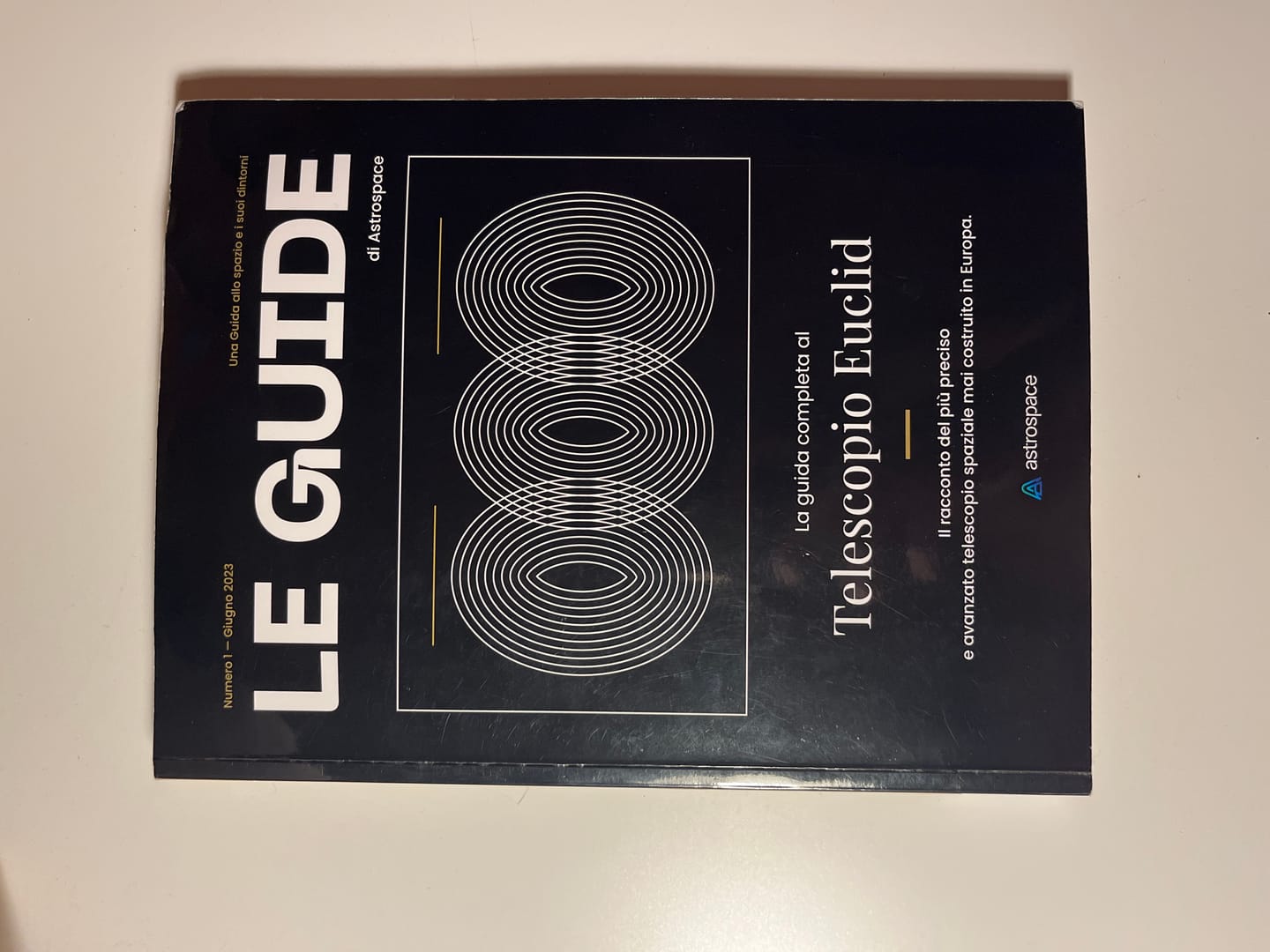 Customer photo review of La guida completa al telescopio Euclid