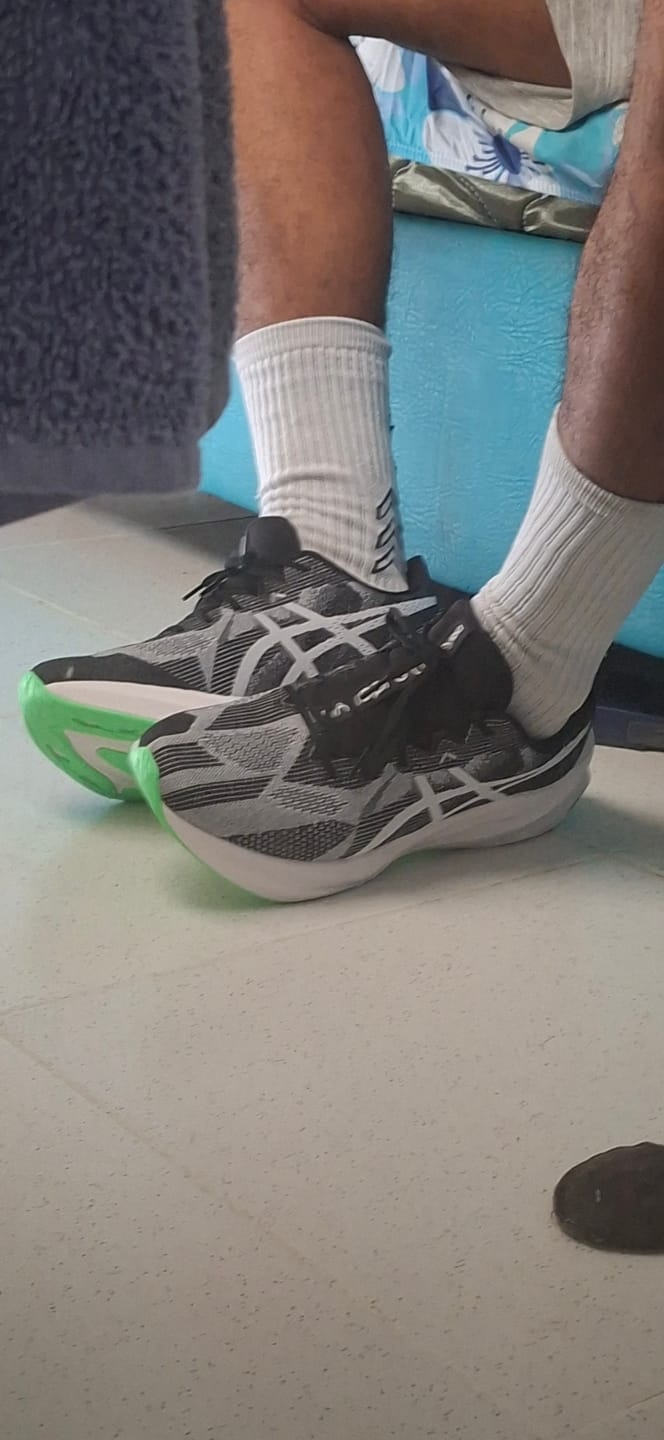 Customer photo review of Asics Dynablast 5 Hombre Black White
