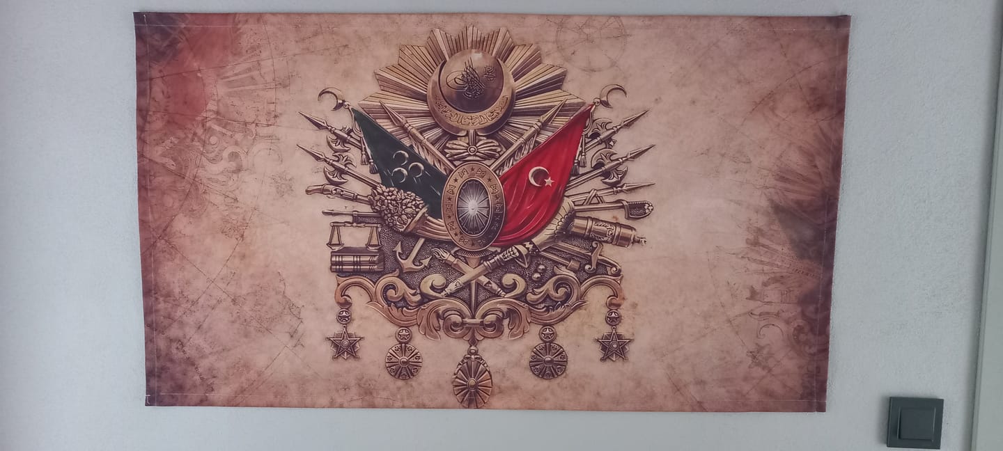 Customer photo review of Osmanlı Arması Temalı Duvar Örtüsü – Tarihi ve Asil Tasarım