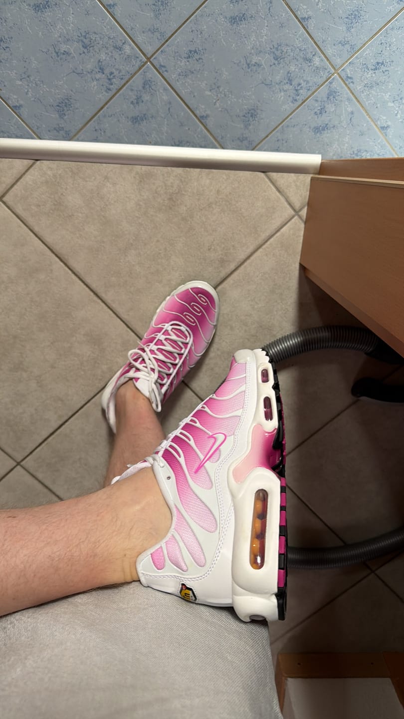 Customer photo review of Nike Air Max Plus - Pink Fade