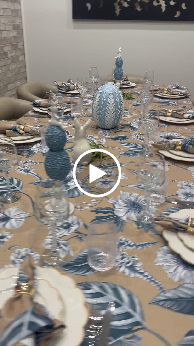 Customer video review of Ribbons and Roses Porcelain Blue Table Cloth
