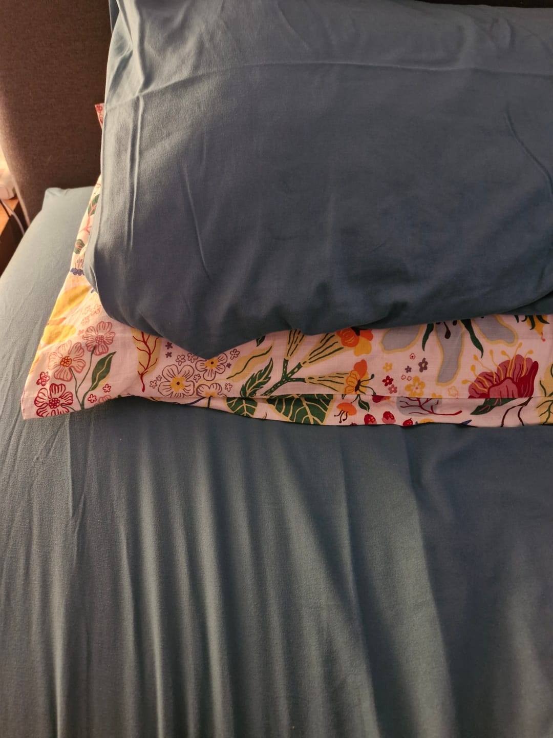 Customer photo review of Solid Colored Bedding Sets 100% Microfiber