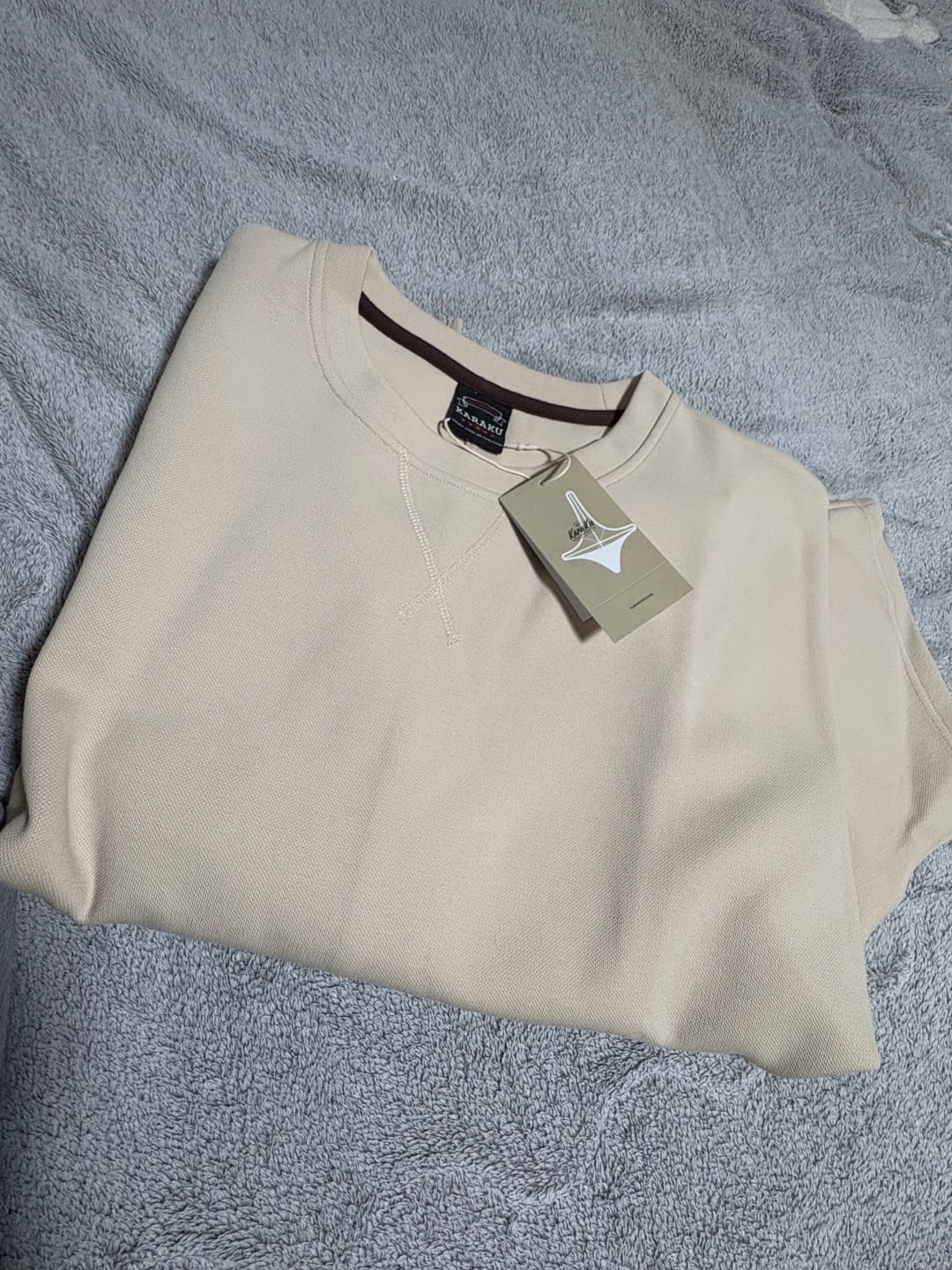 Customer photo review of ブランドタグ＆Vガゼット入り　エアーレイヤーラグランスリーブTee