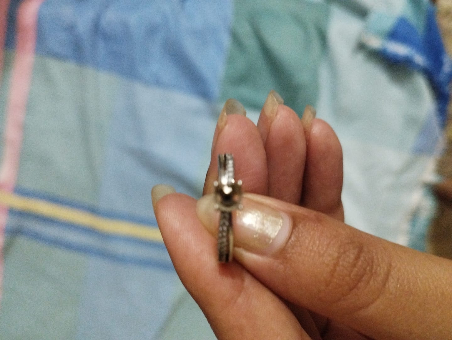 Customer photo review of Kriti Sanon Silver Zircon Layered Ring