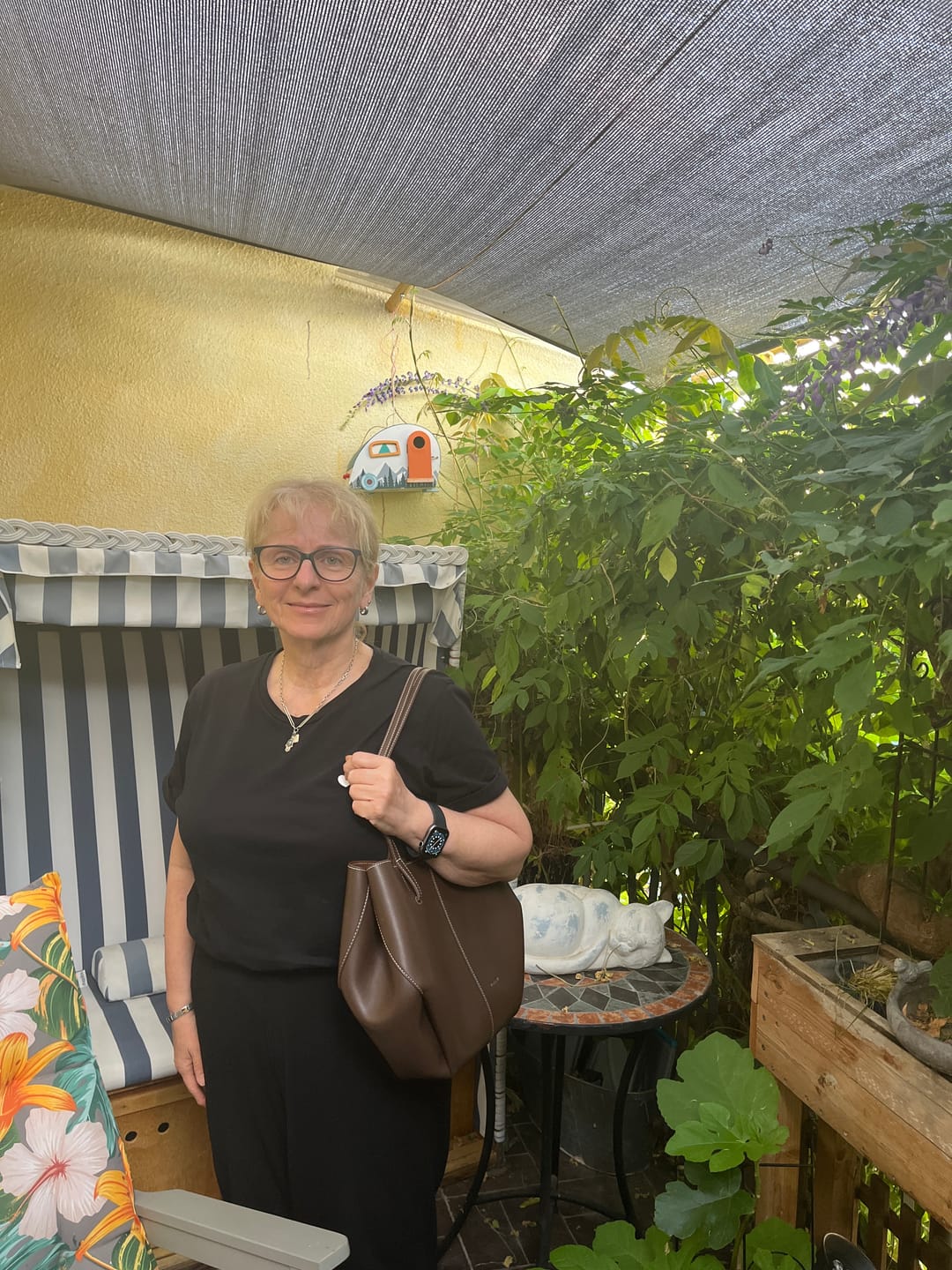 Customer photo review of EMALIA - DARK BROWN