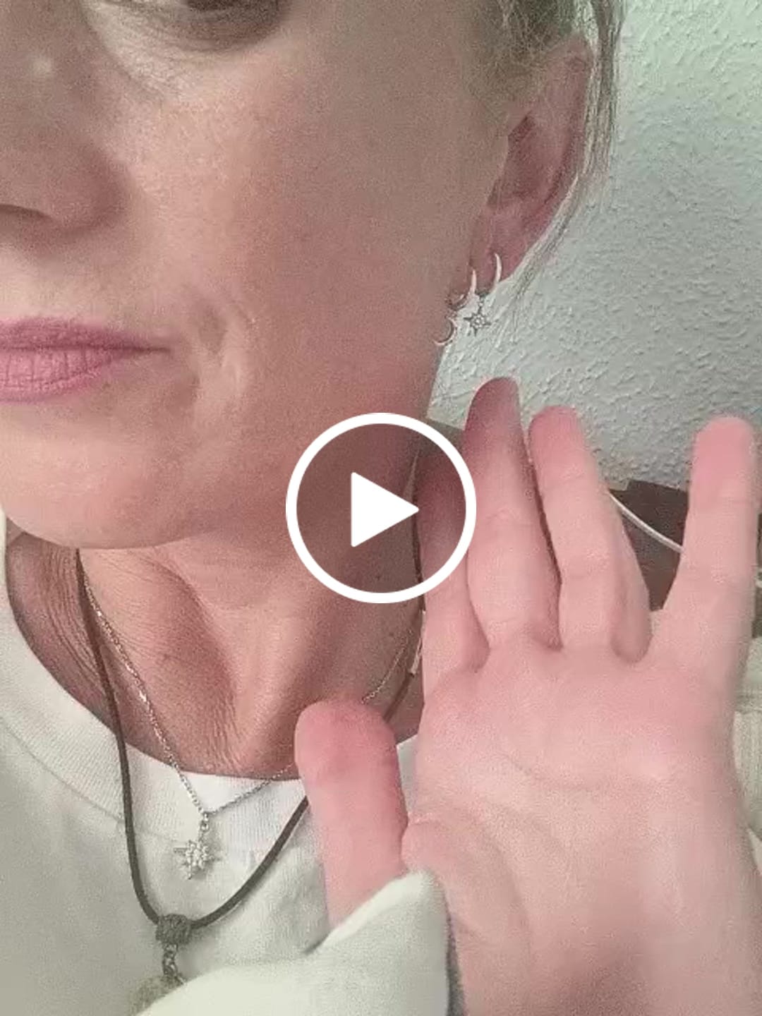 Customer video review of Pendientes Universe