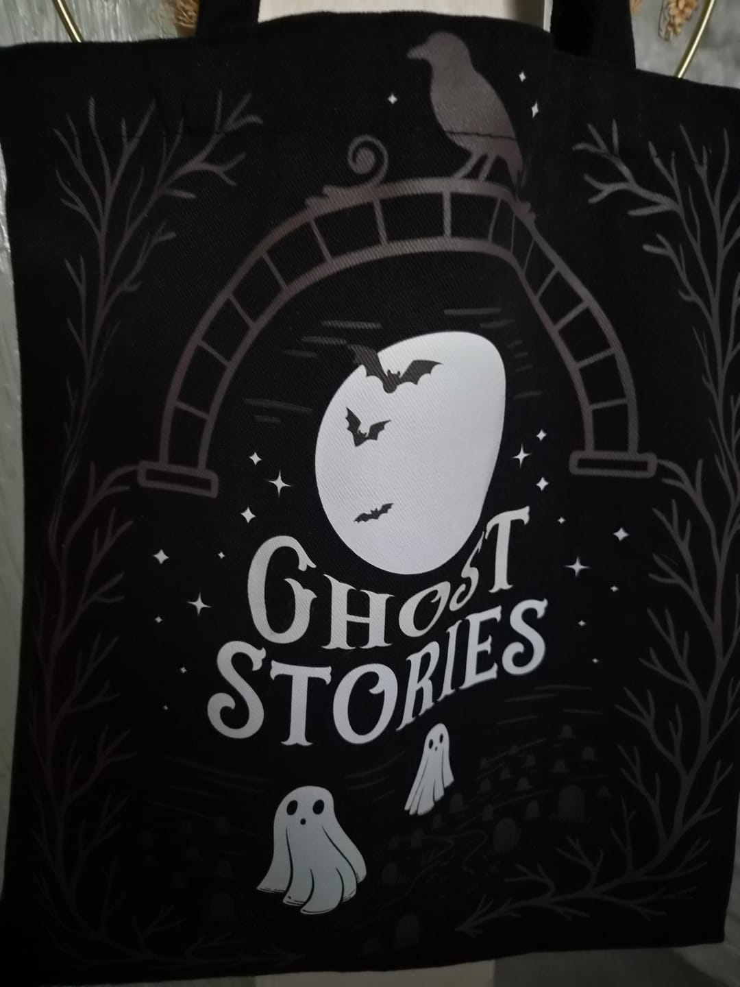 Customer photo review of Ghost Stories Tote Bag – Summerween Stoffbeutel mit Geistermotiv