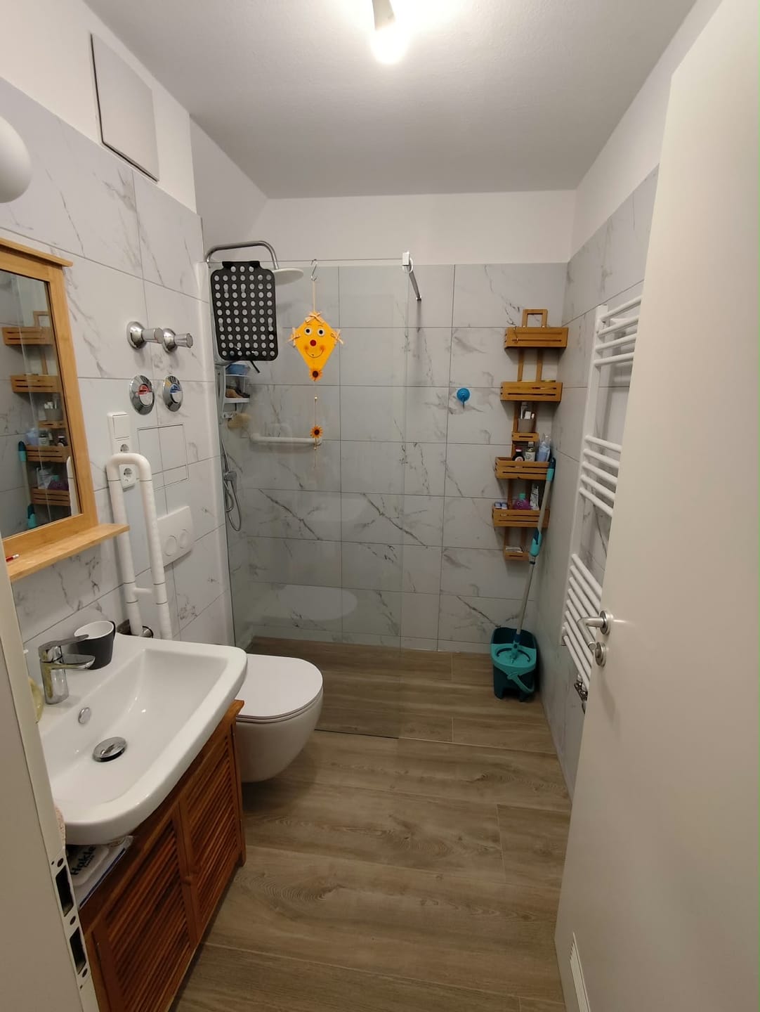Customer photo review of SONNI Walk In/ Begehbare Dusche Duschabtrennung Duschwand Nano Klarglas Glasstärke 8mm Breite 70-120cm