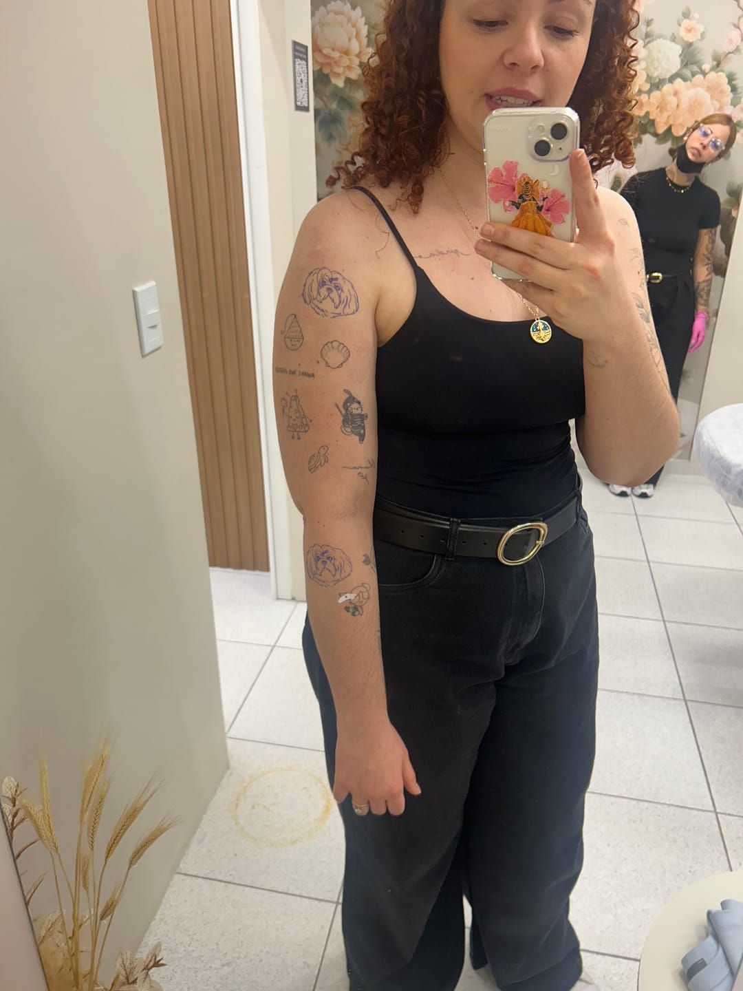 Customer photo review of Calça Jeans Wide Leg Buriti Preta
