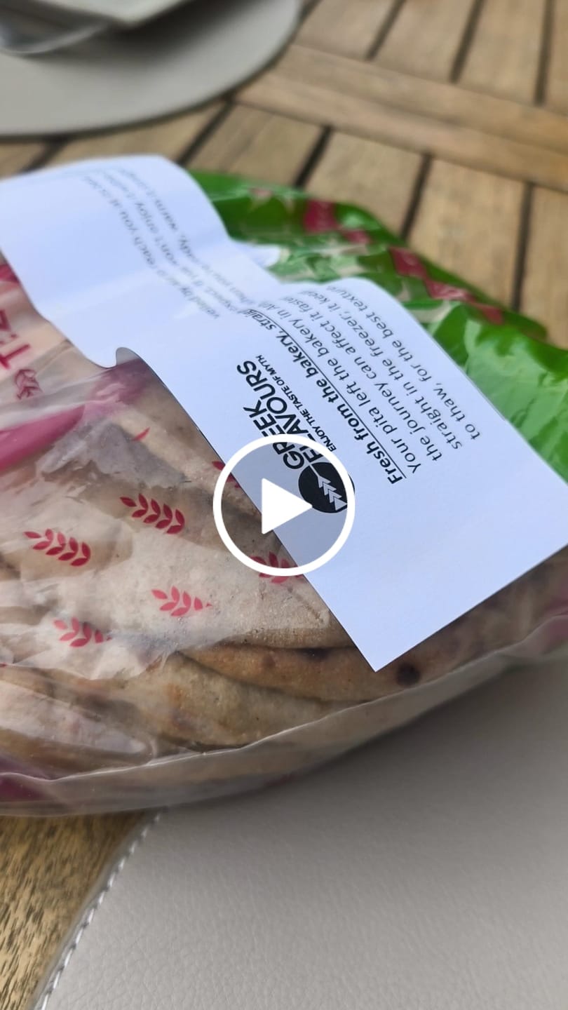 Customer video review of Stamatis Wholemeal Pita Bread — Hand-Stretched from Athens (18 cm, 10 Rounds)