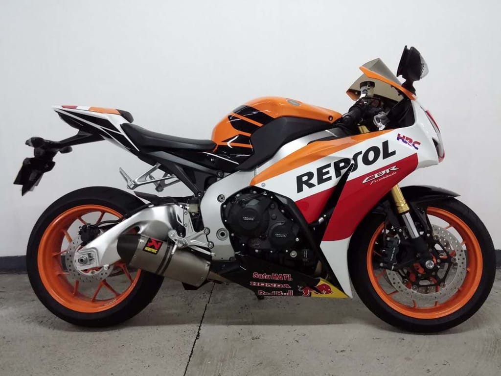 Customer photo review of HONDA CBR1000RR 2004 2005 Repsol Design Fairing