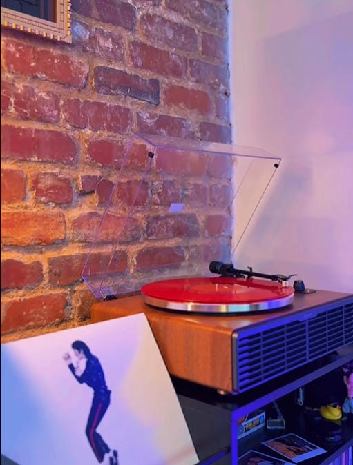 Customer photo review of XJ-H03 All-in-One Bluetooth Vinyl Record Player with Speakers – Warm Vintage Sound