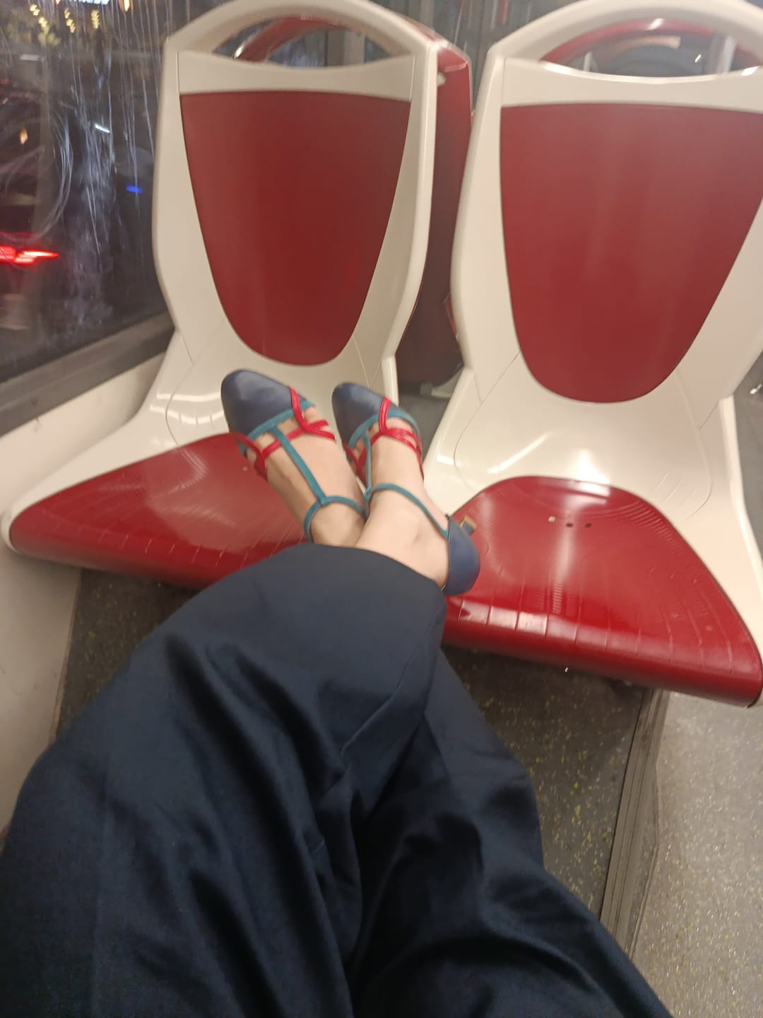 Customer photo review of Alika Blue decollete t-bar in pelle blu con cinturino stile vintage tacco 7 cm artigianale marchigiana