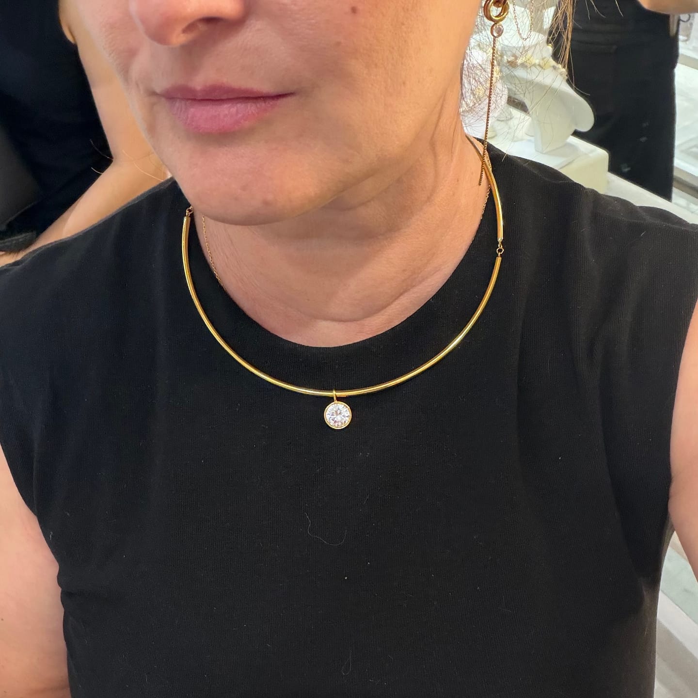 Customer photo review of Choker Rigido Dije Zirconia Redonda