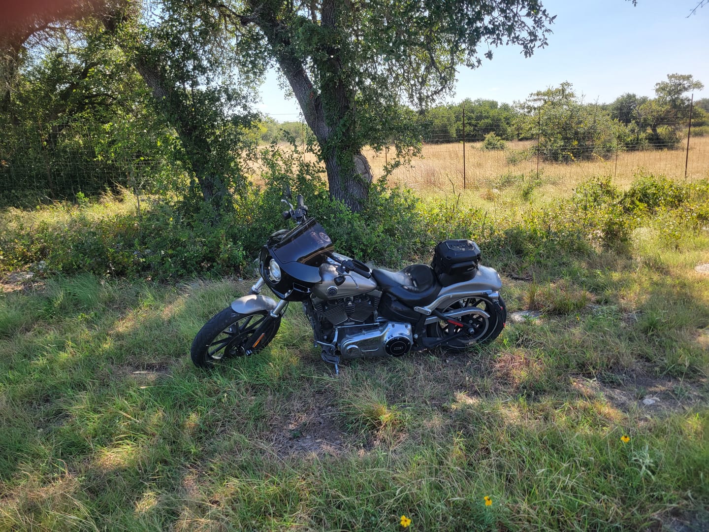 Customer photo review of Viking Darkin Motorcycle Fairing for Harley Dyna Street Bob FXDB/I Gloss Black