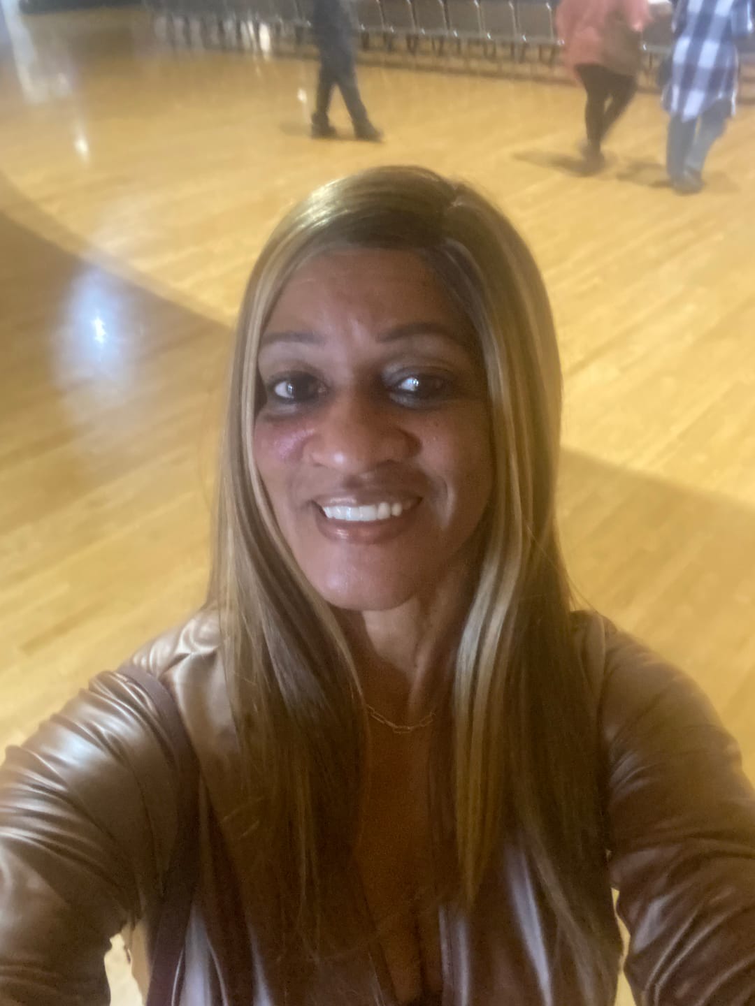 Customer photo review of Mayde Crystal Glueless 5" Deep Part HD Lace Front Wig - OPAL
