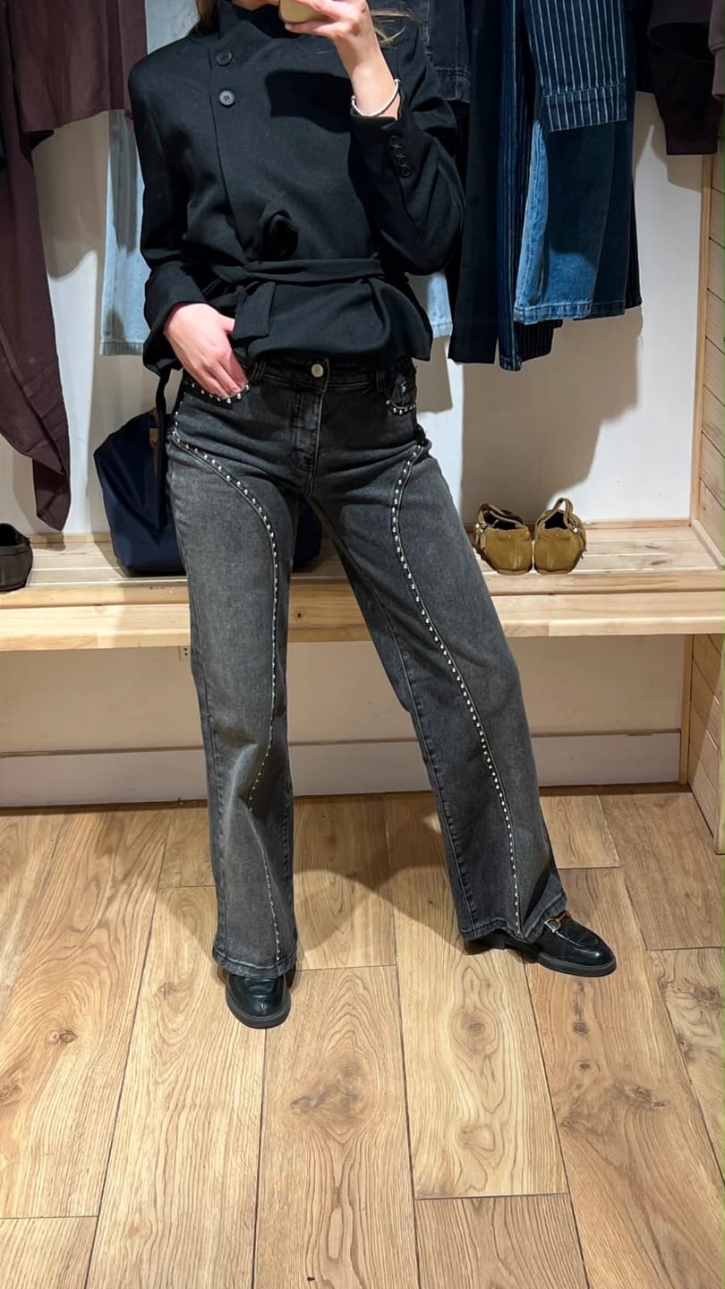 Customer photo review of Pantalón Corte Tachas Wide Grey