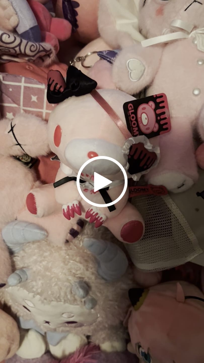 Customer video review of Gloomy Bear Eye Patch Lolita (PINK)