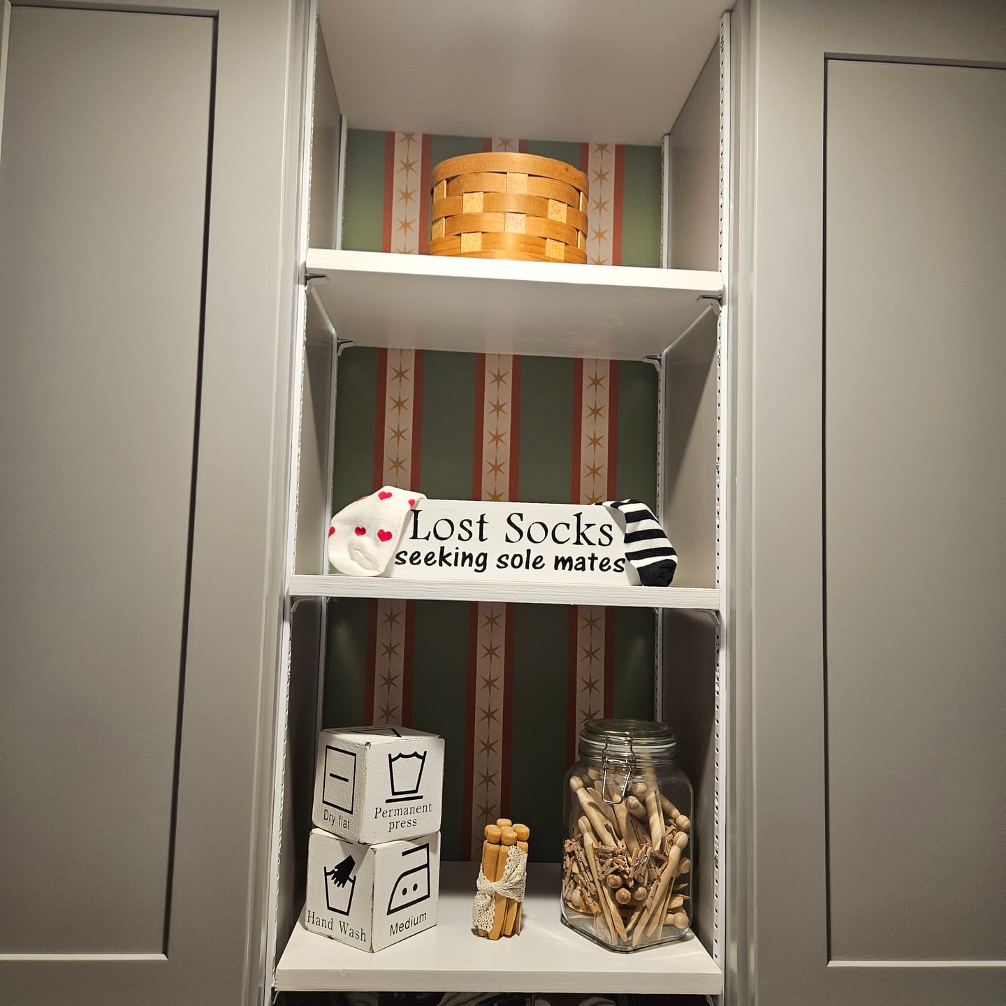 Customer photo review of Hector - Striped Star Patterned Wallpaper