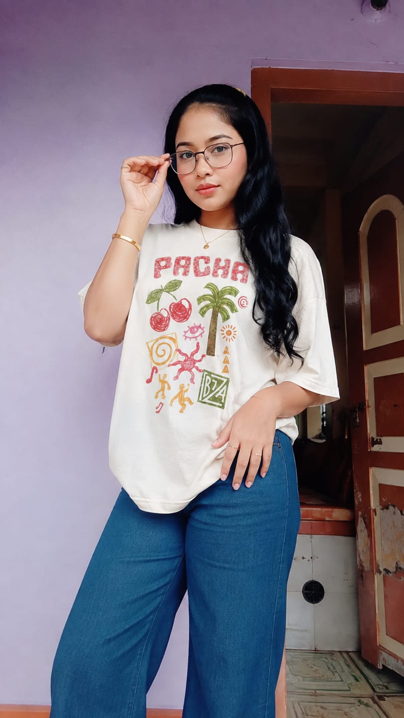 Customer photo review of PACHA - OVERSIZED WOMEN'S T-SHIRT