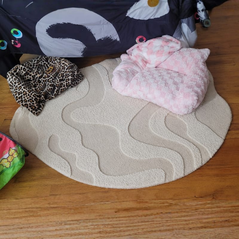 Customer photo review of Akira Organic Shaped Rug