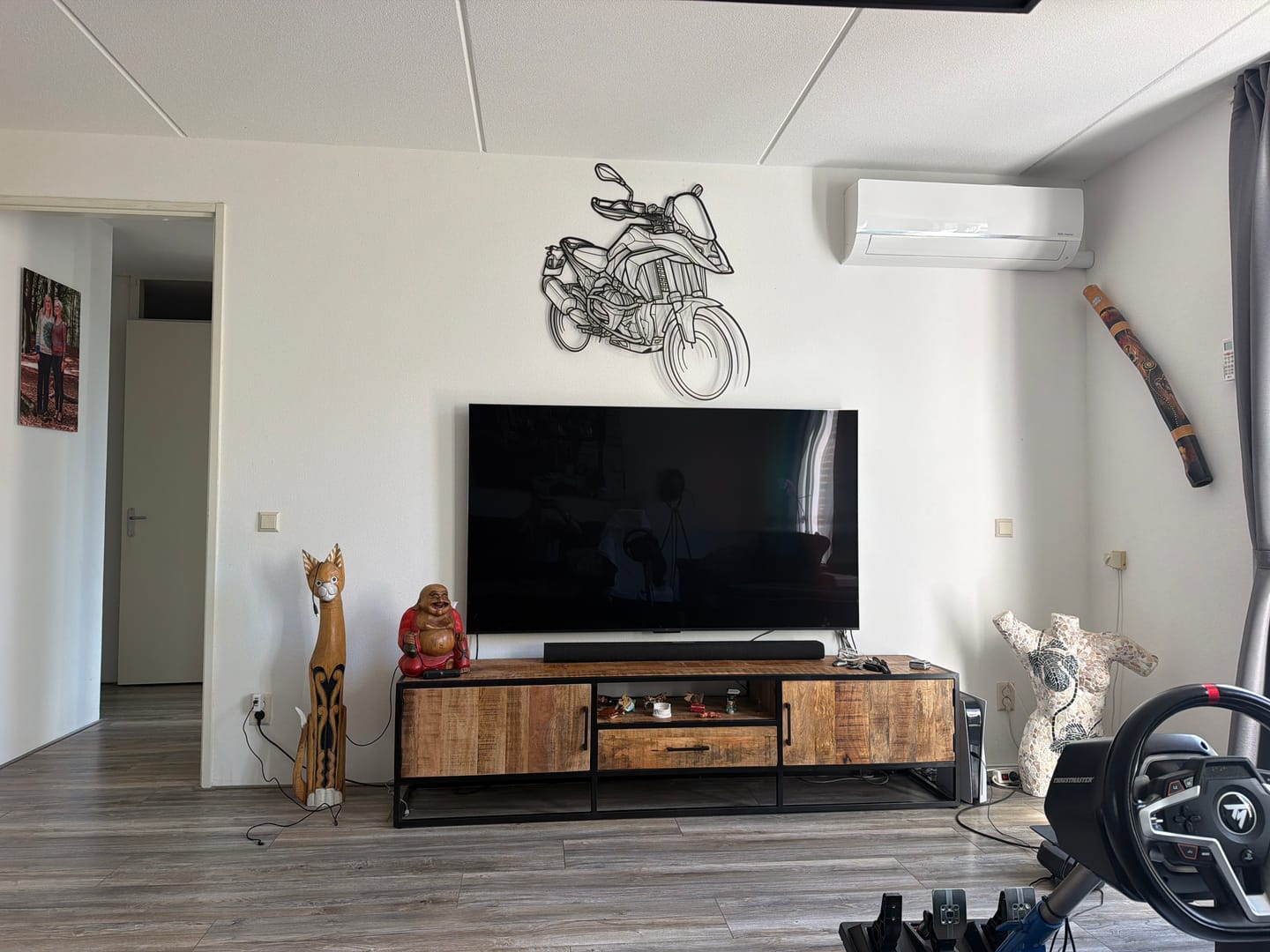 Customer photo review of GS 1300 Trophy Angle Silhouette Metal Wall Art