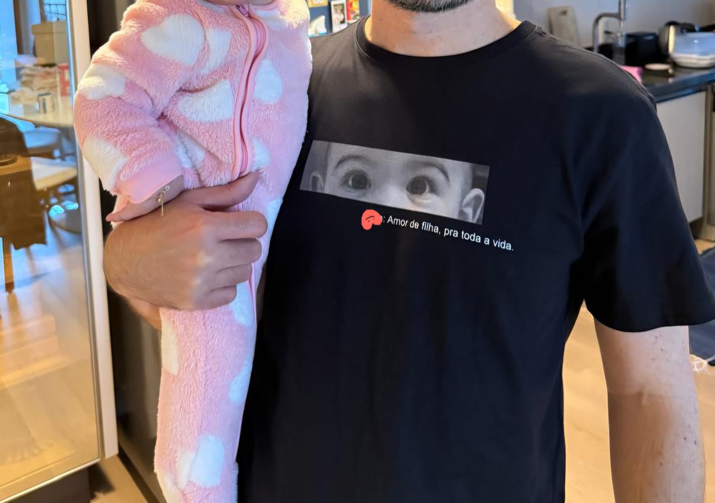 Customer photo review of Camiseta Personalizada OLHARES DOS FILHOS (Até 6) - Algodão 100%