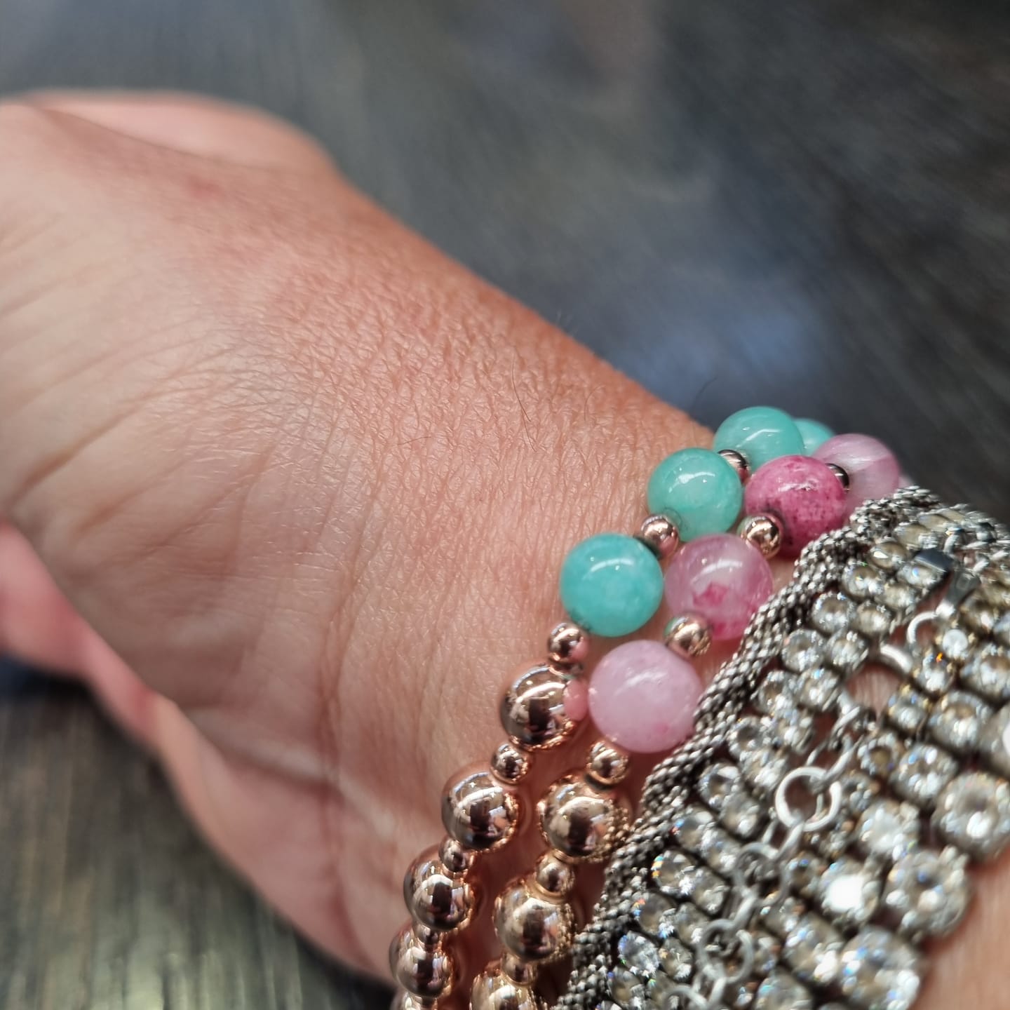 Customer photo review of Bracciale Elastico con Bead Lucide Pietre Naturali e Ciondolo Cuore