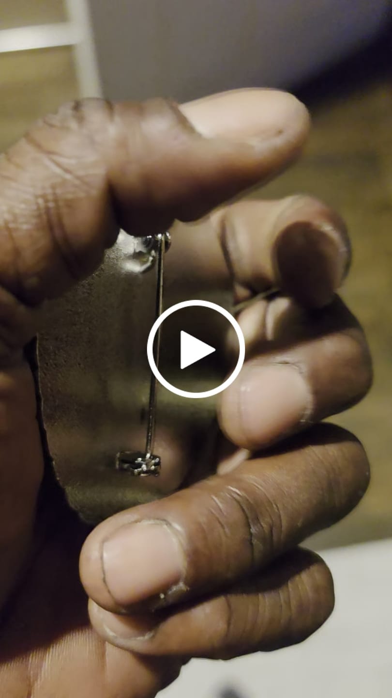 Customer video review of Customizable Badge MA30