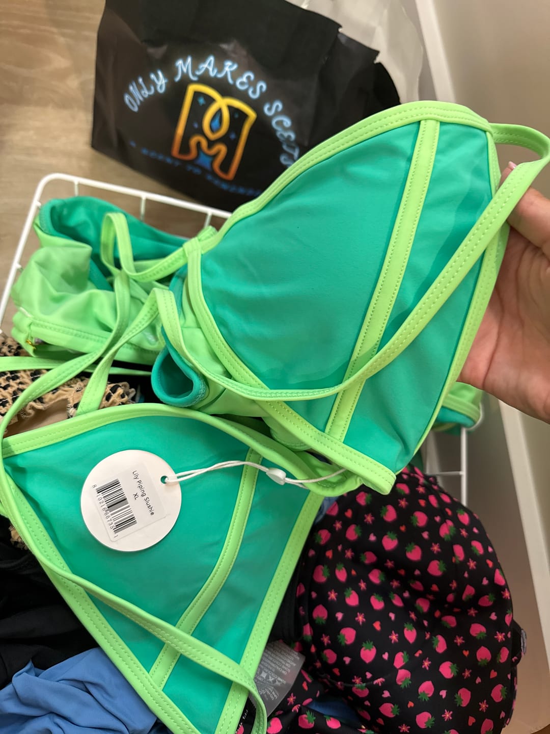 Customer photo review of LILY Slushie Minimal Triangle Top