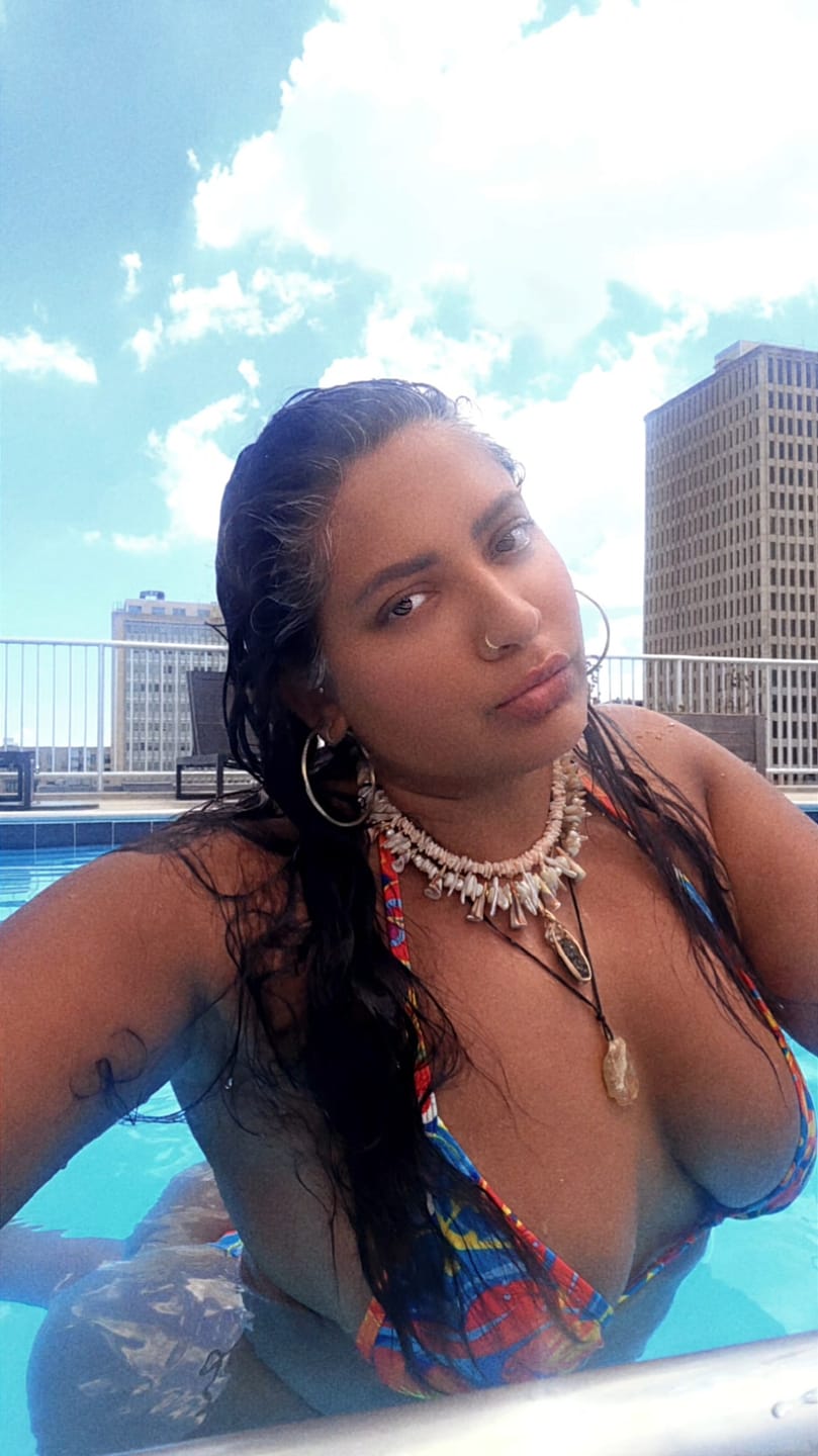 Customer photo review of MIAMI Adjustable Thong Hibiscus Honey