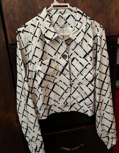 Customer photo review of Adeline Cropped Chamarra 501522