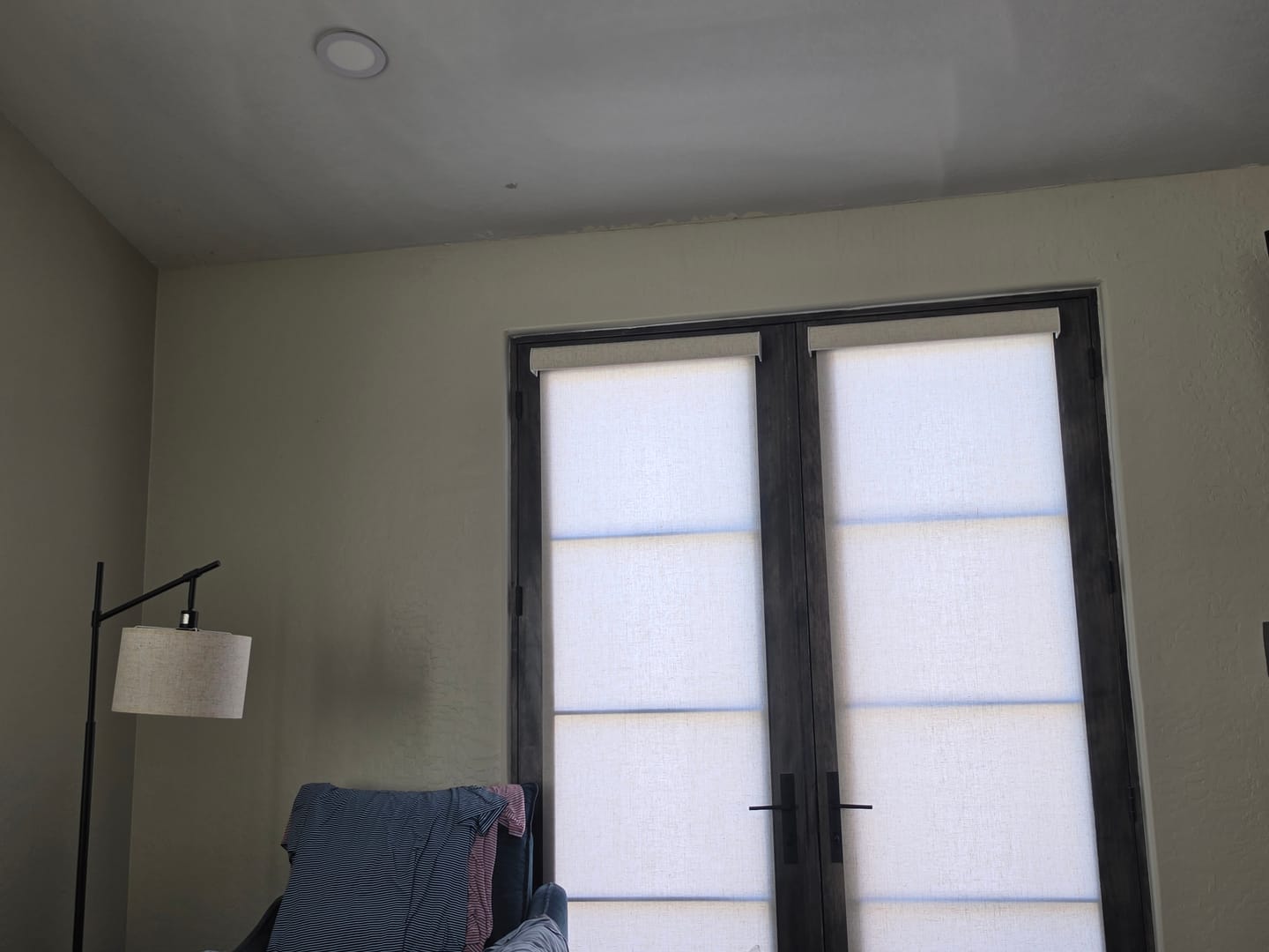 Customer photo review of SmartWings Motorized Light Filtering Roller Shades 70% Blackout Linen