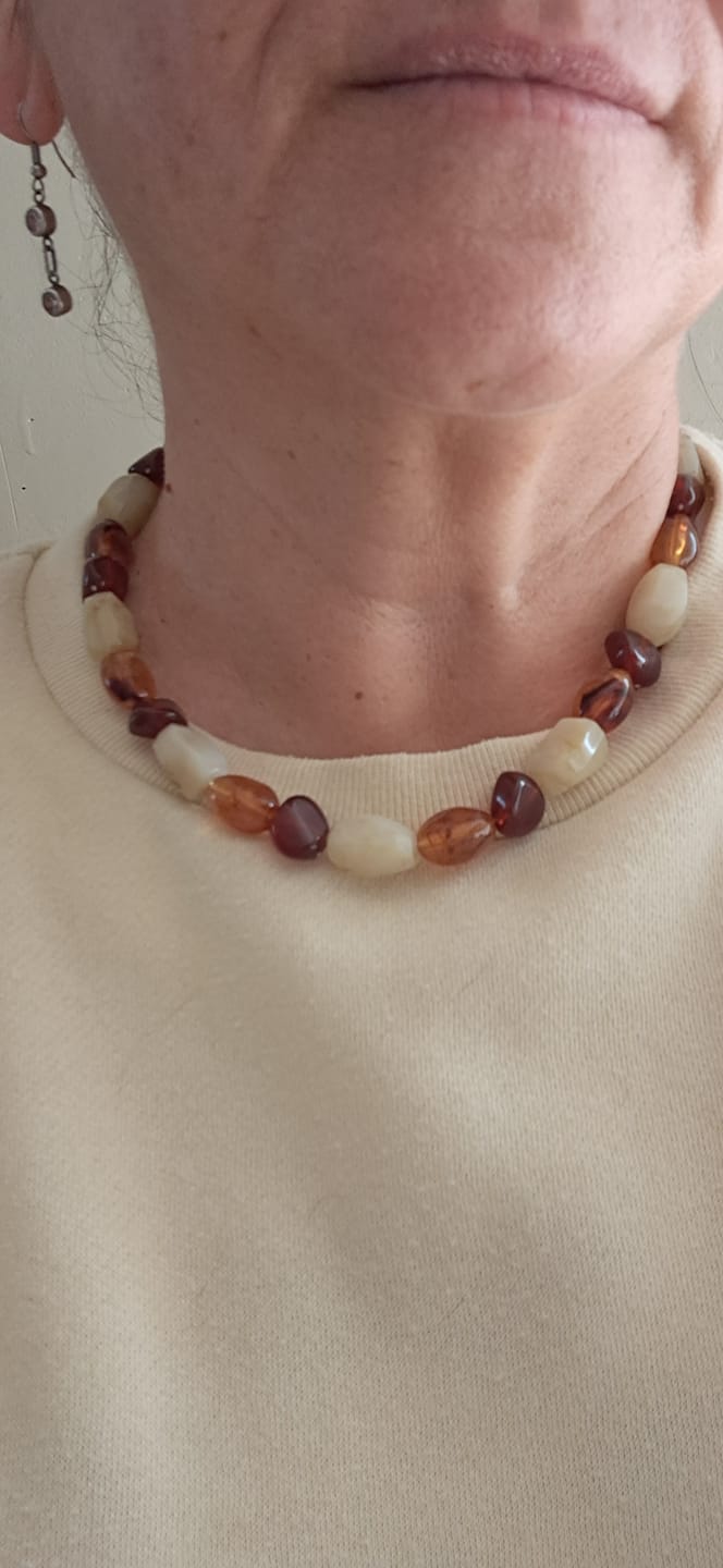 Customer photo review of Collar Piedras Transparentes Resina