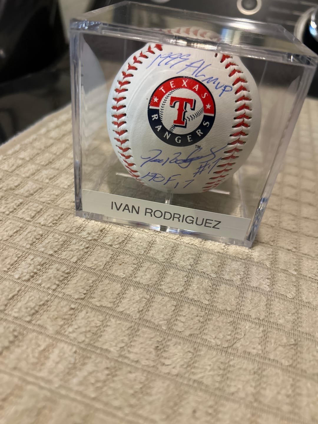 Customer photo review of Ivan Rodriguez Autograph Signing