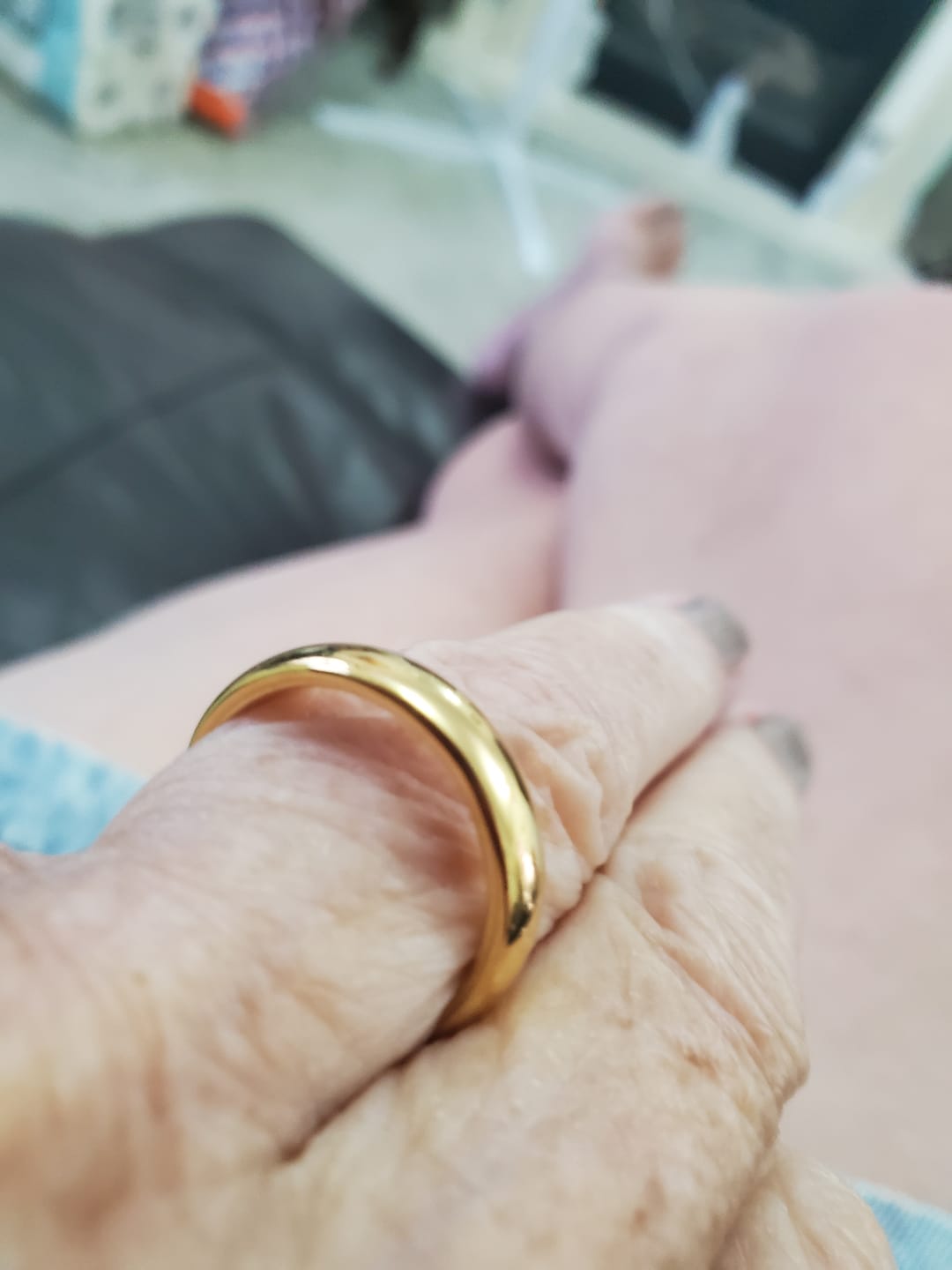 Customer photo review of Gold 4mm Wonder Ring