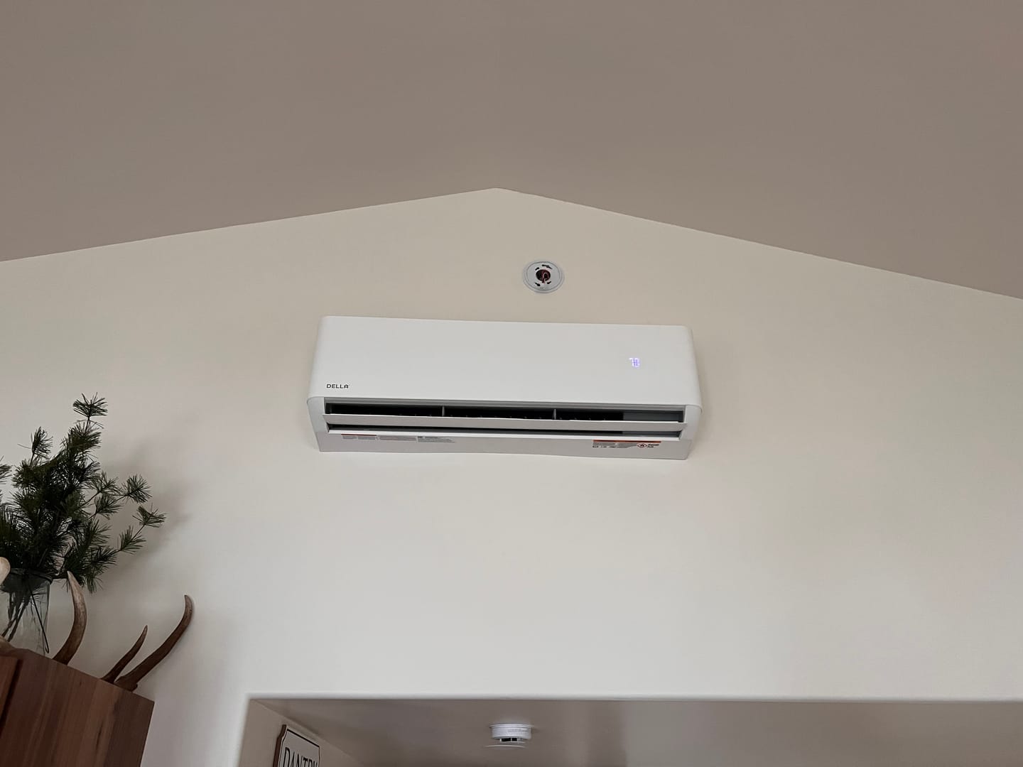 Customer photo review of DELLA Optima Pro CloudAir Series 27000 BTU Dual Zone Mini Split AC (6K+24K) - Up to 1800 Sq.Ft.