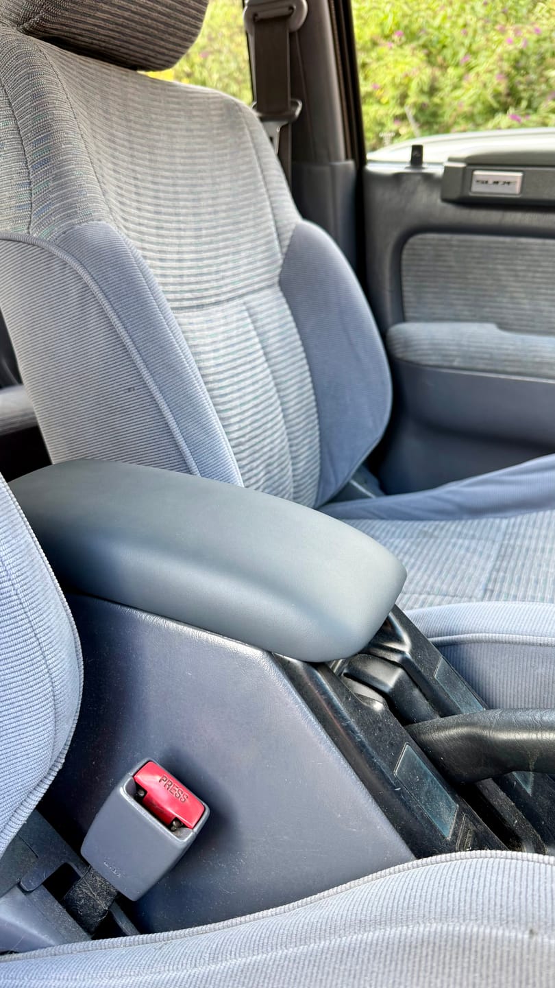 Customer photo review of Centre Console Armrest Lid for Toyota Hilux Surf / 4Runner KZN185 / RZN185 / VZN185 | 3rd Gen 96-02