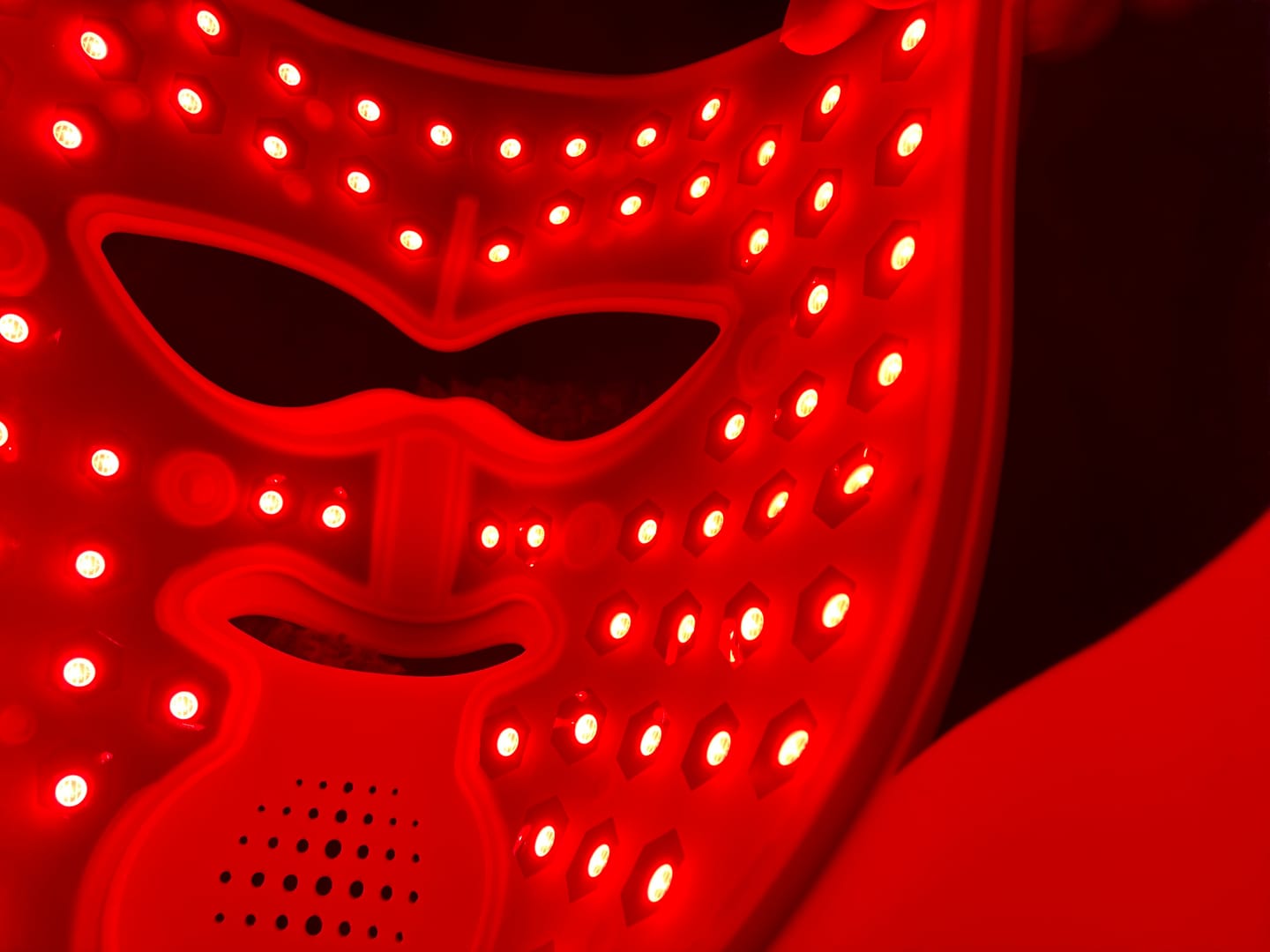 Customer photo review of INIA GLOW 4D 940nm Dual NIR Wireless LED Mask