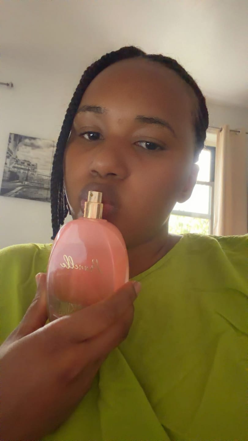 Customer photo review of PRUNELLE