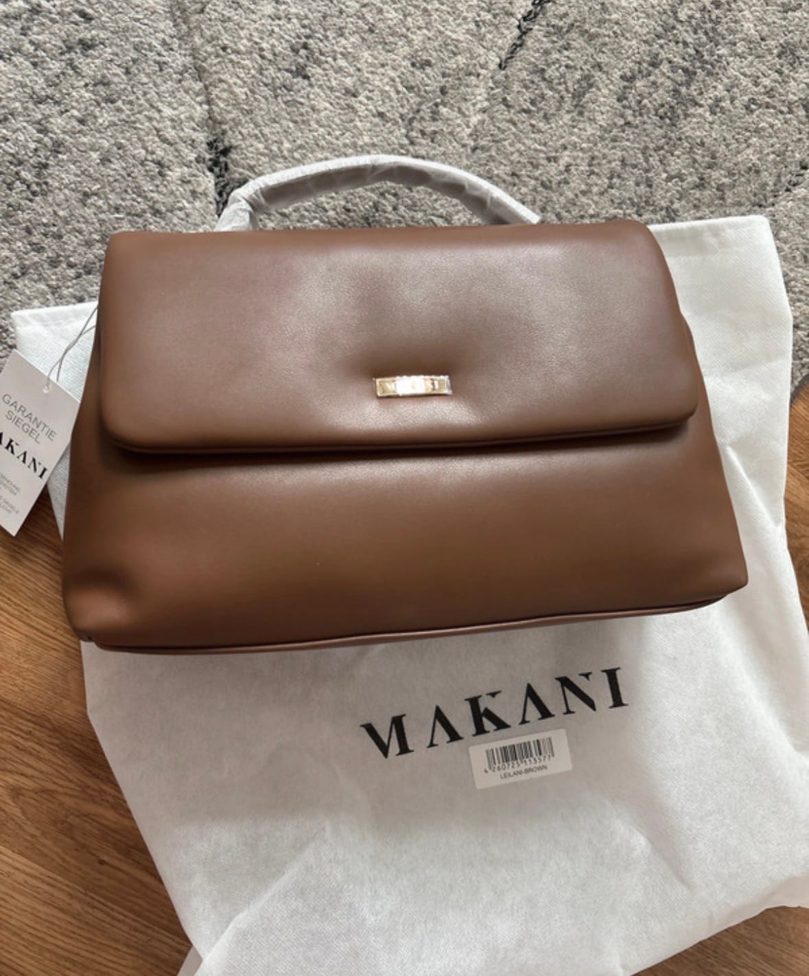 Customer photo review of LEILANI - BROWN