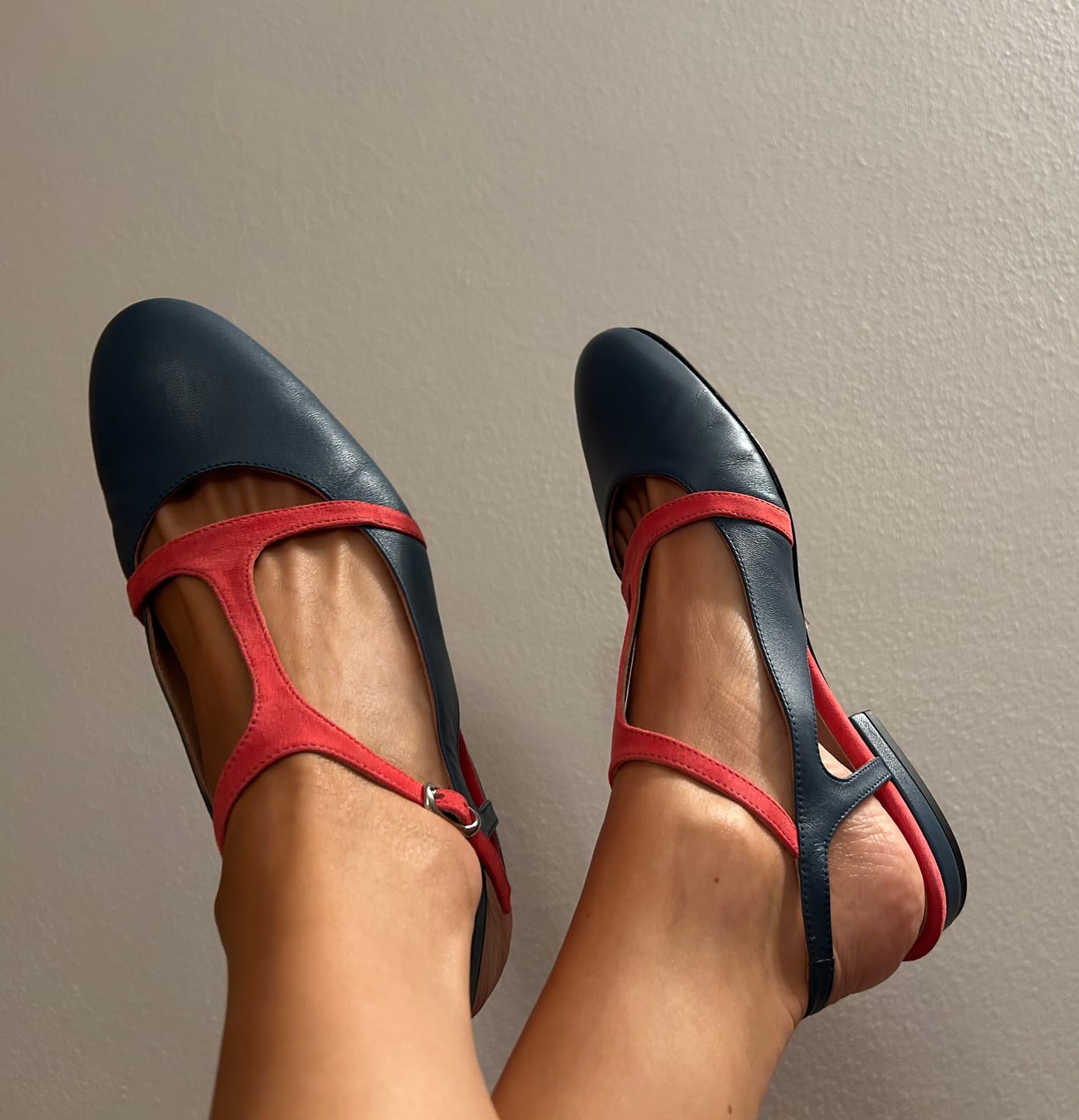 Customer photo review of Flute Royal scarpina bassa t-bar slingback in nappa blu artigianale toscana