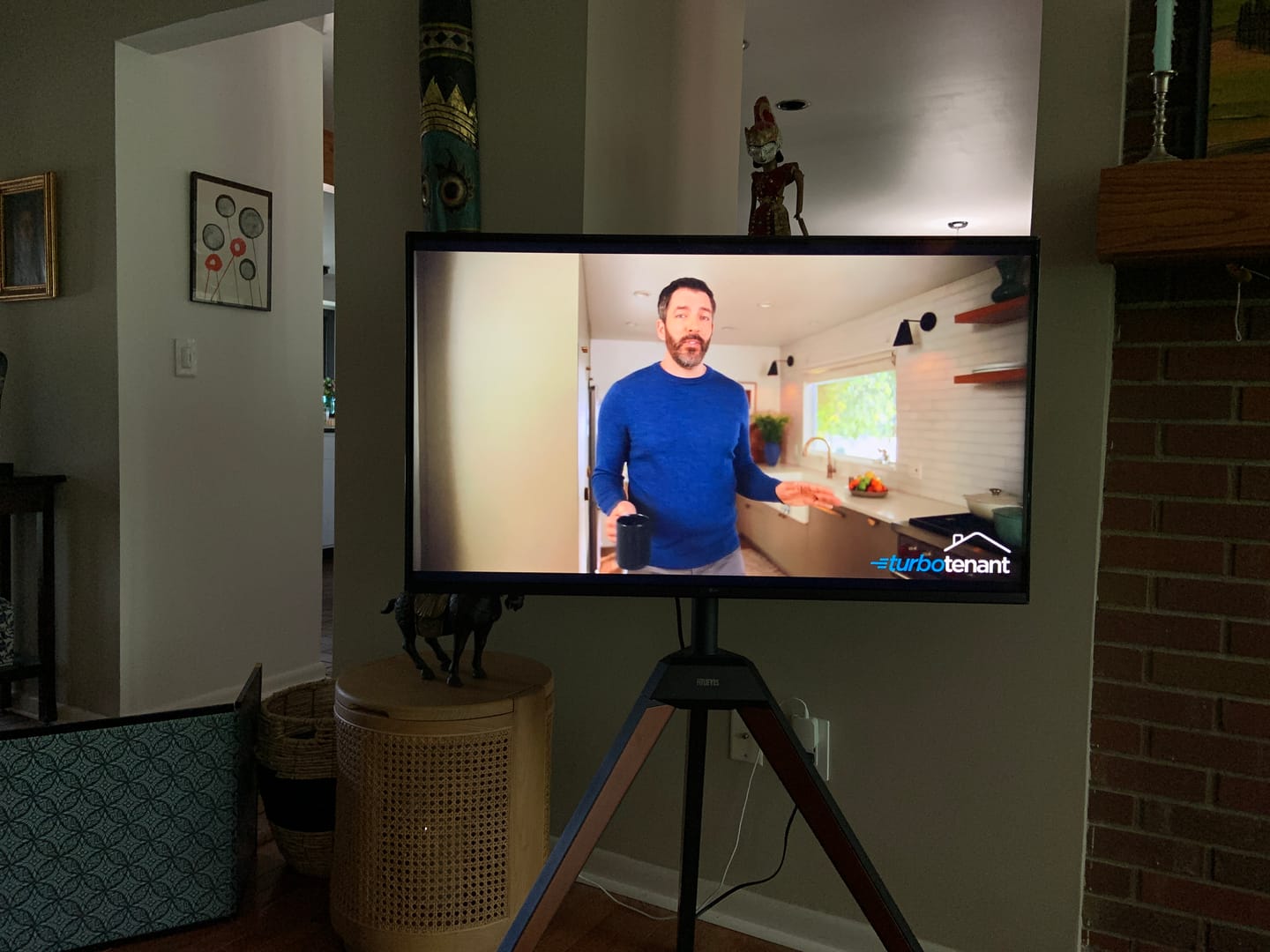 Customer photo review of Picasso FT65 TV Stand