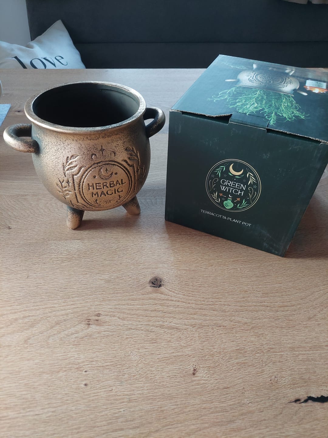Customer photo review of Herbal Magic Kessel-Blumentopf – Terrakotta Pflanzenkessel in Bronzeoptik
